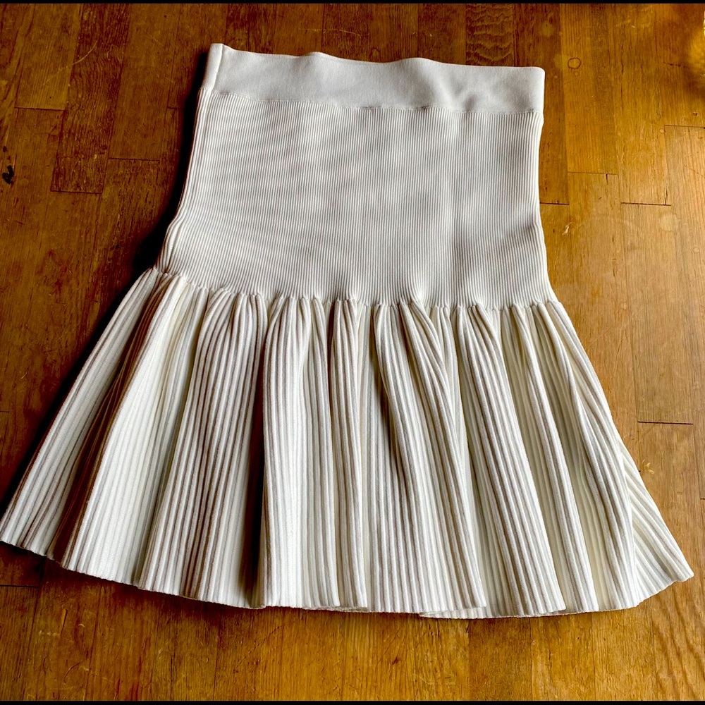 BCBG off white pleated skirt. Size M